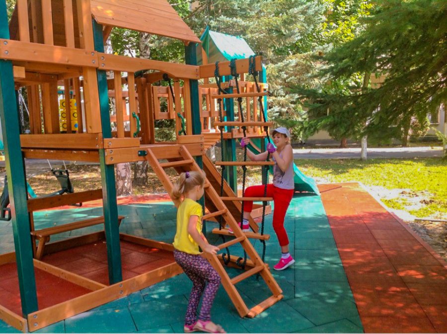 Детская площадка в санатории Центросоюз в городе Кисловодске - фотография