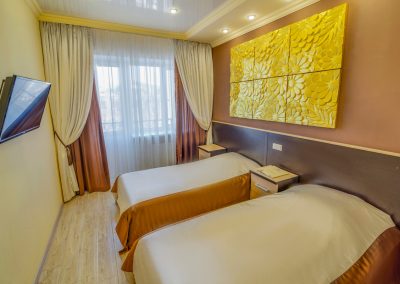 Двухместный стандартный номер в санатории Центросоюз в городе Кисловодске - фотография