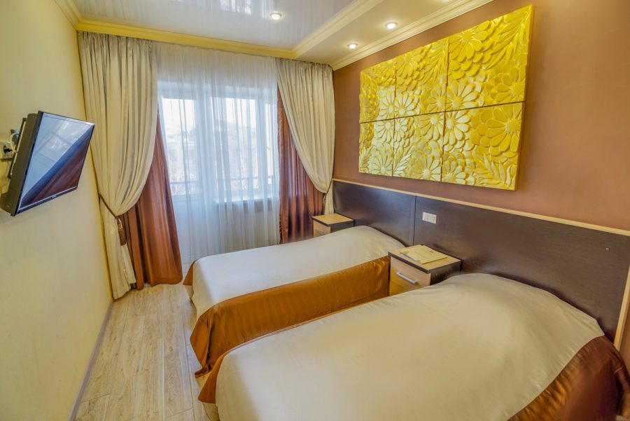 Двухместный стандартный номер в санатории Центросоюз в городе Кисловодске - фотография