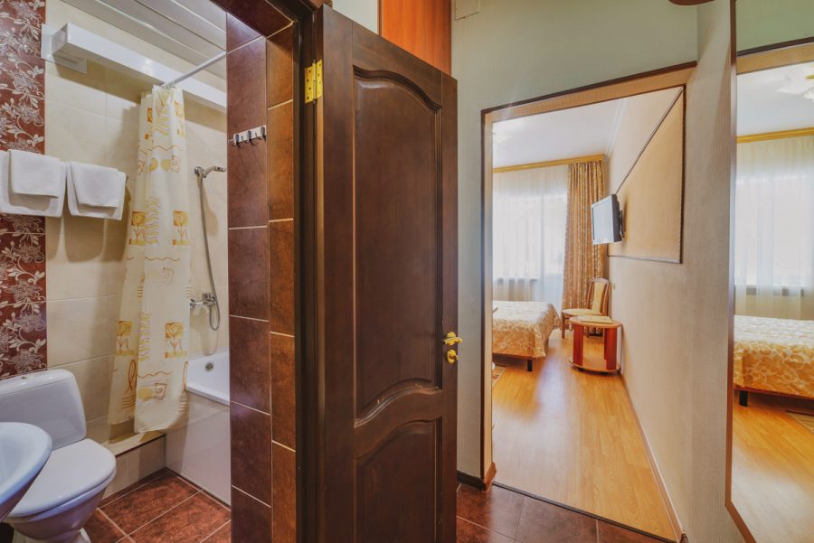 Двухместный стандартный номер в санатории Центросоюз в городе Кисловодске - фотография