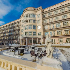 Главный корпус санатория Центросоюз в городе Кисловодске - фотография