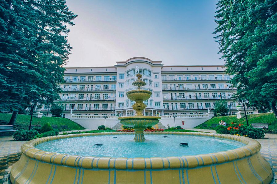 Фасад санатория Центросоюз в городе Кисловодске - фотография