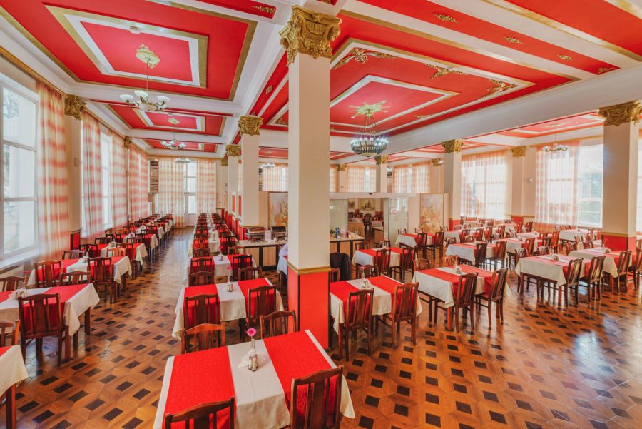 Обеденный зал Гранат в санатории Центросоюз в городе Кисловодске - фотография