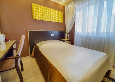 Одноместный стандартный номер в санатории Центросоюз в городе Кисловодске - фотография