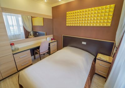 Одноместный стандартный номер в санатории Центросоюз в городе Кисловодске - фотография