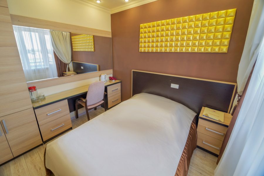 Одноместный стандартный номер в санатории Центросоюз в городе Кисловодске - фотография