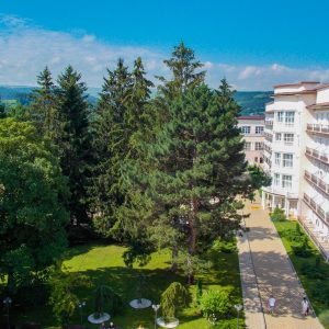 Территория в санатории Центросоюз в городе Кисловодске - фотография