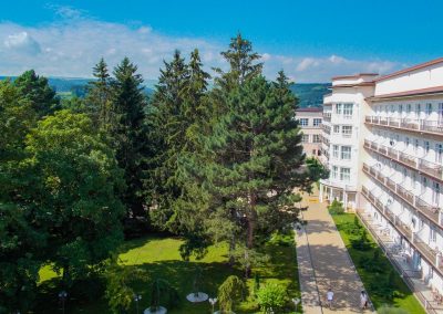 Территория в санатории Центросоюз в городе Кисловодске - фотография