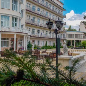 Территория в санатории Центросоюз в городе Кисловодске - фотография