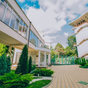 Территория в санатории Центросоюз в городе Кисловодске - фотография