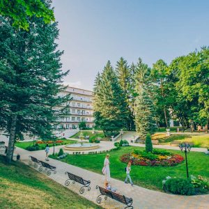 Территория в санатории Центросоюз в городе Кисловодске - фотография