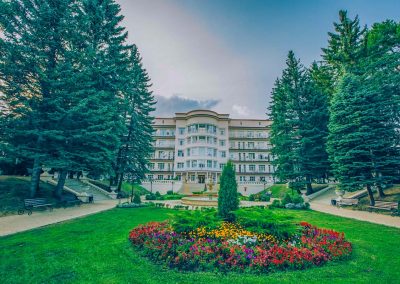 Территория в санатории Центросоюз в городе Кисловодске - фотография