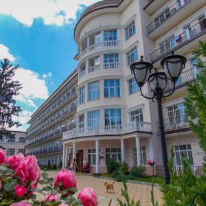 Территория в санатории Центросоюз в городе Кисловодске - фотография