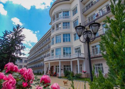 Территория в санатории Центросоюз в городе Кисловодске - фотография