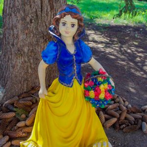 Мультскульптуры на территории в санатории Центросоюз в городе Кисловодске - фотография