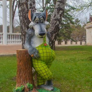 Мультскульптуры на территории в санатории Центросоюз в городе Кисловодске - фотография