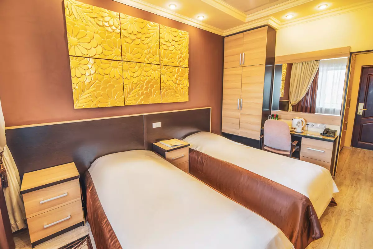 Двухместный стандартный номер в санатории Центросоюз в городе Кисловодске - фотография