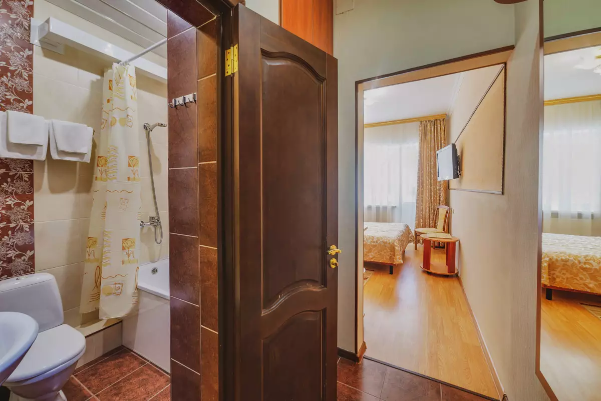 Двухместный стандартный номер в санатории Центросоюз в городе Кисловодске - фотография