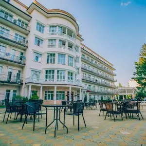 Фасад санатория Центросоюз в городе Кисловодске - фотография