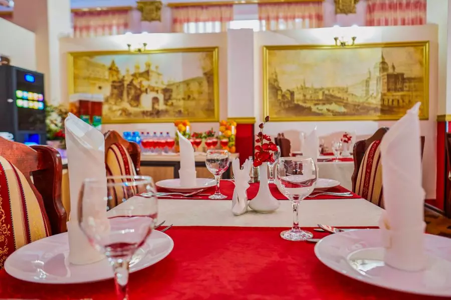 Обеденный зал Гранат в санатории Центросоюз в городе Кисловодске - фотография