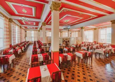 Обеденный зал Гранат в санатории Центросоюз в городе Кисловодске - фотография