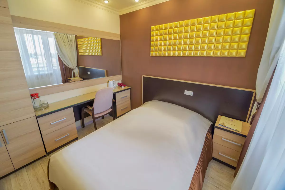 Одноместный стандартный номер в санатории Центросоюз в городе Кисловодске - фотография