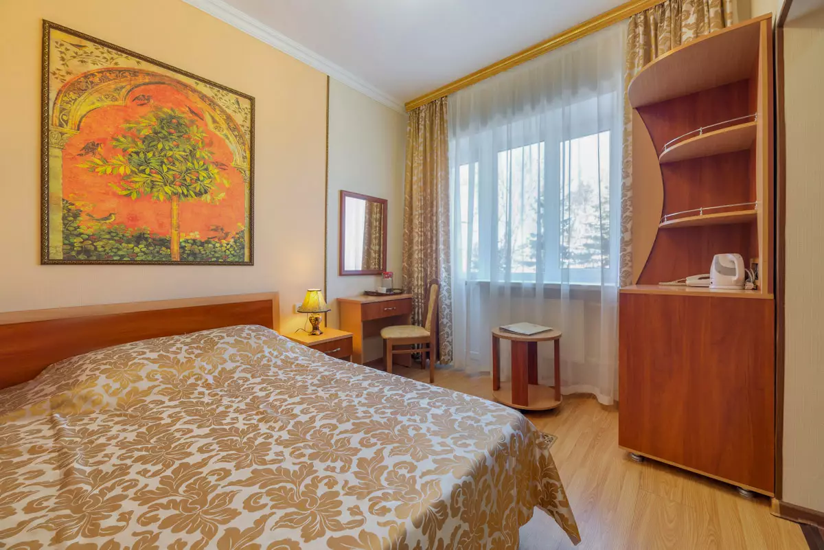 Одноместный стандартный номер в санатории Центросоюз в городе Кисловодске - фотография